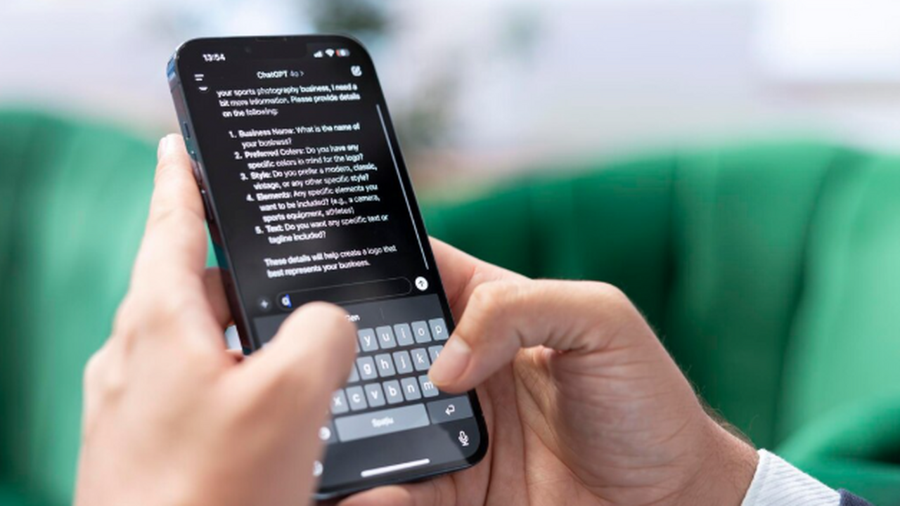 Почему все переходят с ChatGPT на новые нейросети — 5 альтернатив, которые показывают лучшую работу Коротко: что случилось, почему это важно, что д...