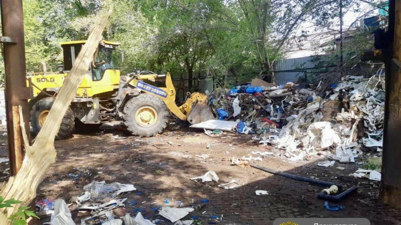 В Самаре по решению суда устранили стихийную свалку на улице Лунной Иск о ликвидации свалки был подан прокуратурой ...