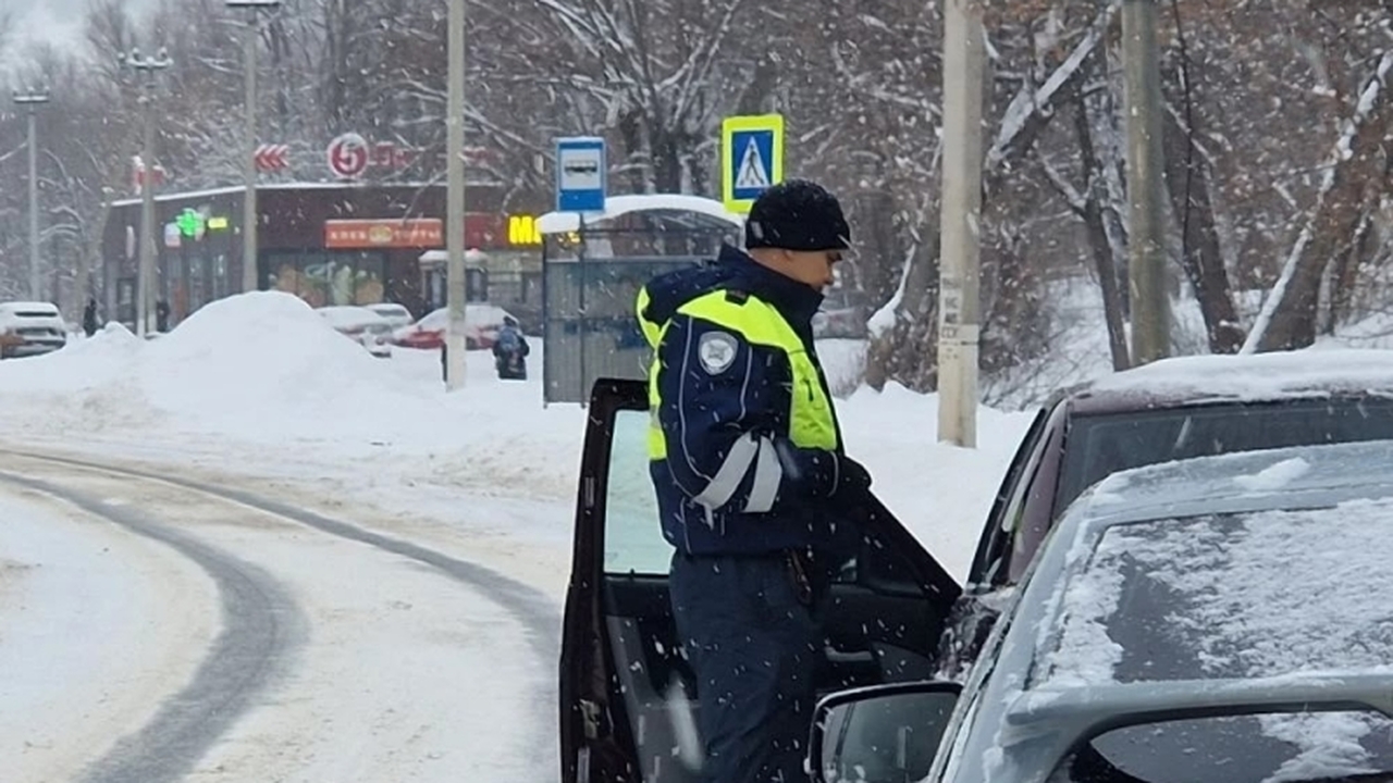 В ПДД указан перечень документов, которые водит...