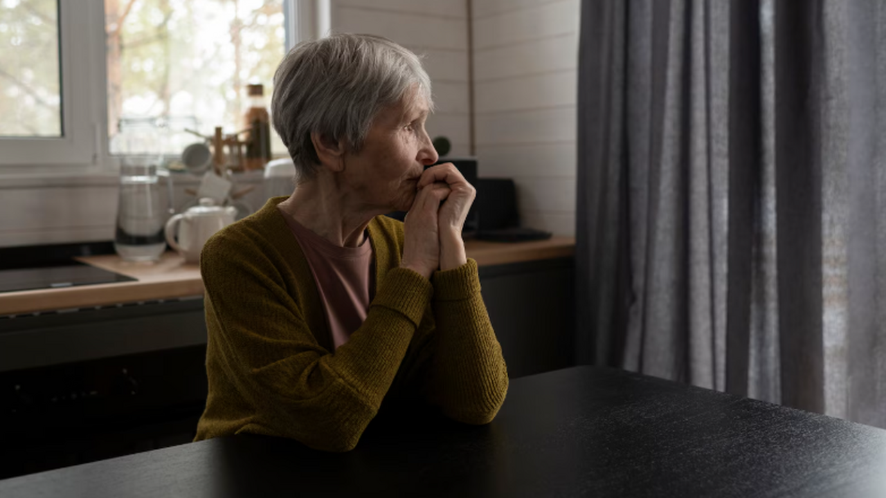 У людей старше 50 лет депрессия — особенно в со...