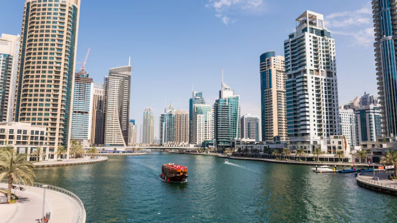 В Дубае на фоне атак и остановки строек возник ...