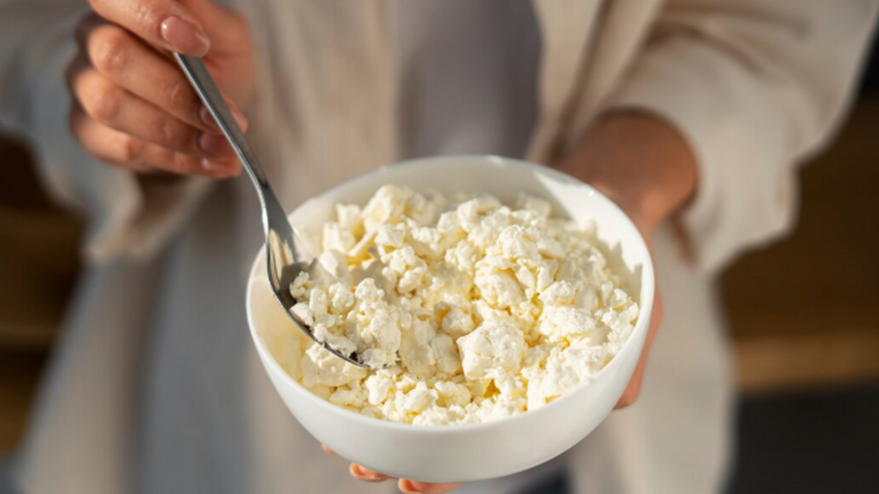 Как сделать нежный творожный сыр из обычного ке...