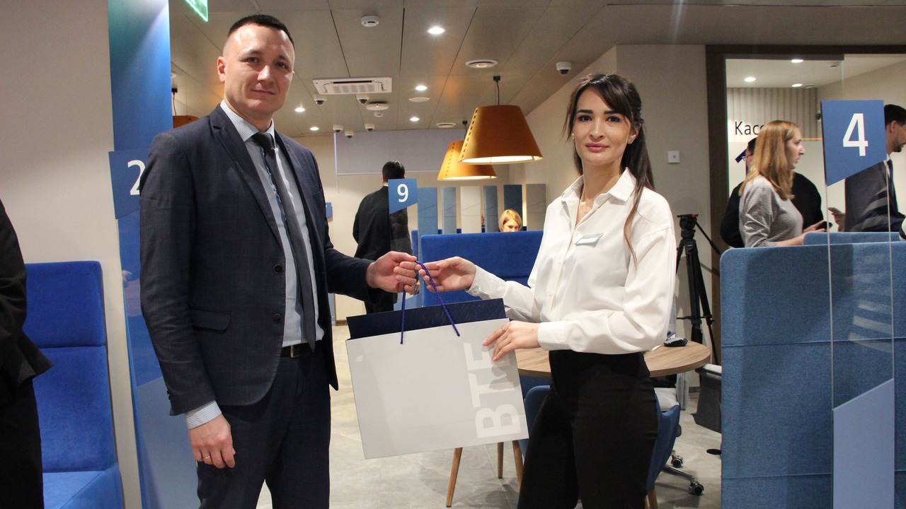 В Самаре открылся новый современный офис ВТБ. Л...