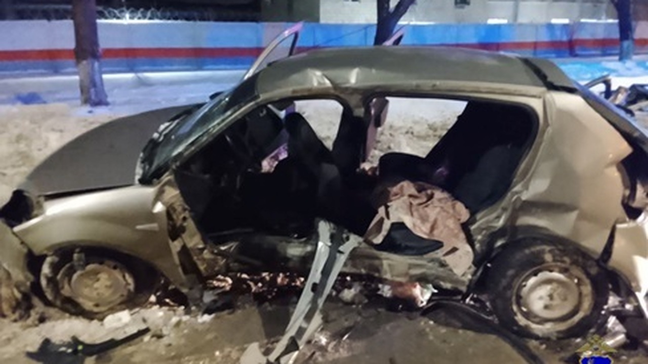 Водитель иномарки скончался на месте ДТП, два ч...