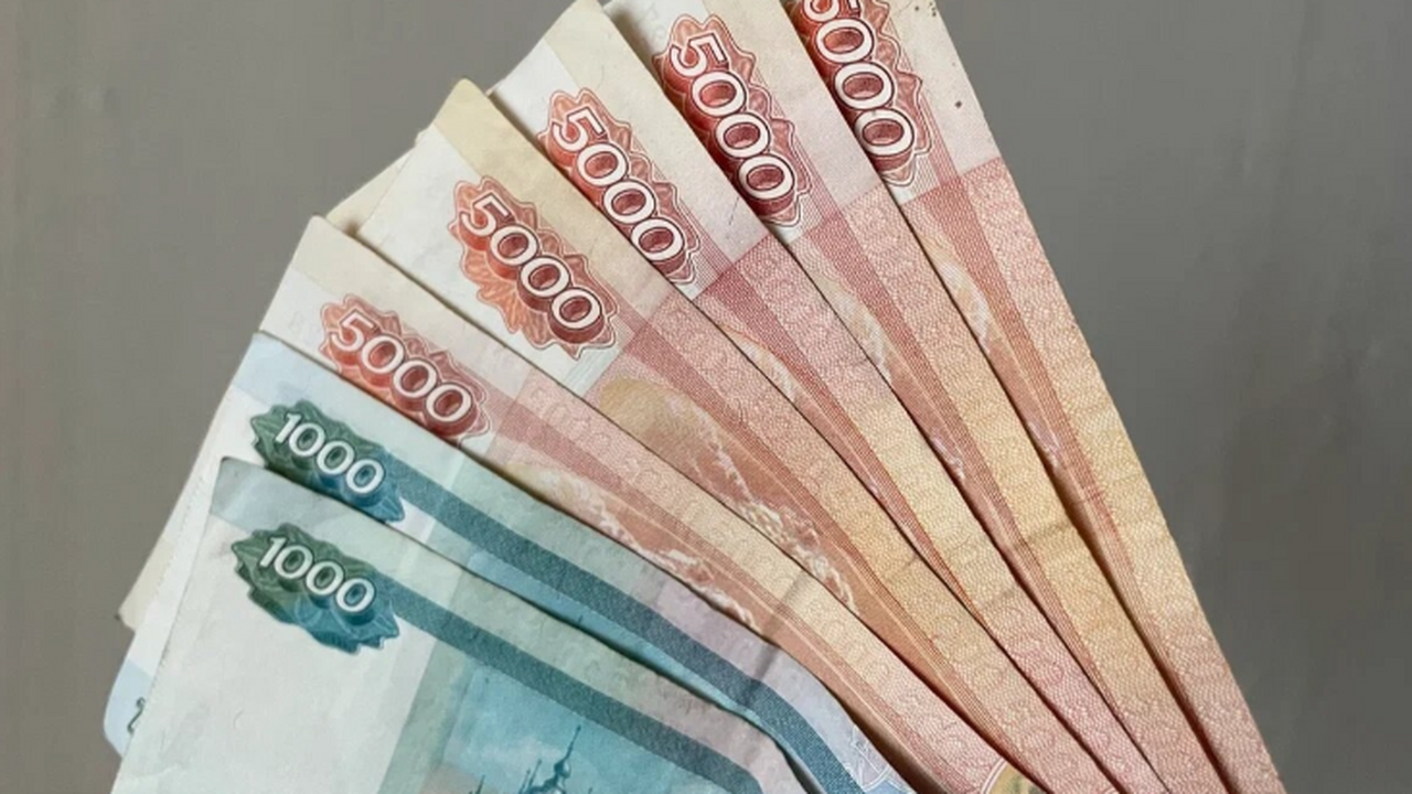 Повышение зарплаты бюджетникам и госслужащим с 1 января 2026 года: что известно Зарплаты бюджетников, госслужащих и военных выр...