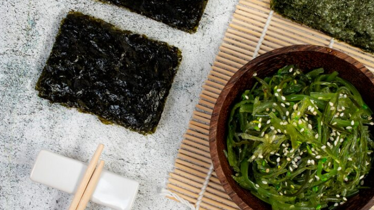 Тюменские школы заменят чипсы нори: закуплено 100 тыс. упаковок В Тюмени для 54 школ закупили 100 тысяч упаково...