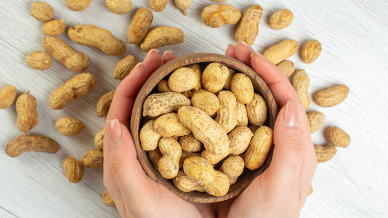 Испытуемые ежедневно употребляли 60 г несолёног...