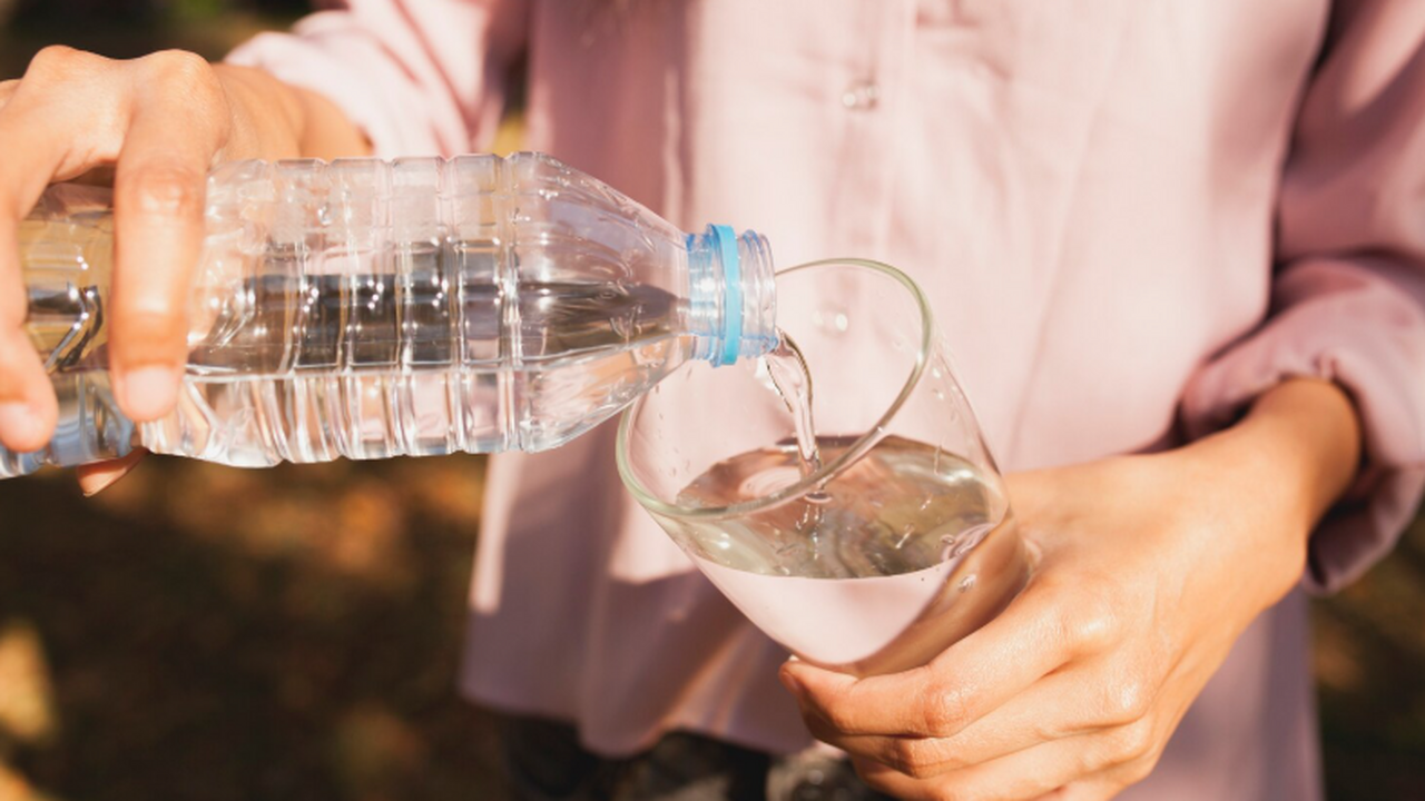 Регулярное употребление бутилированной воды при...