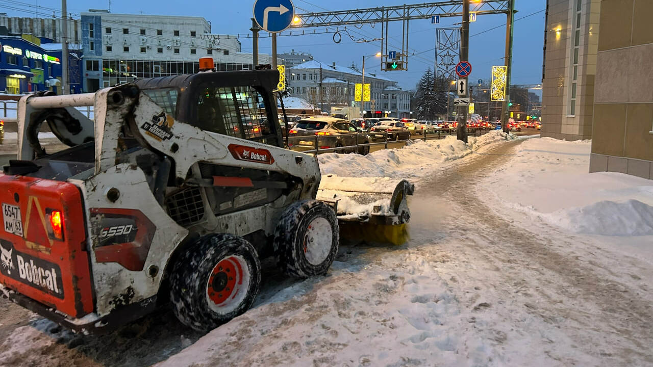 В Самаркой области готовы к зиме: 16 новых машин в лизинг и реагенты в запасе Город завершает подготовку к зиме.