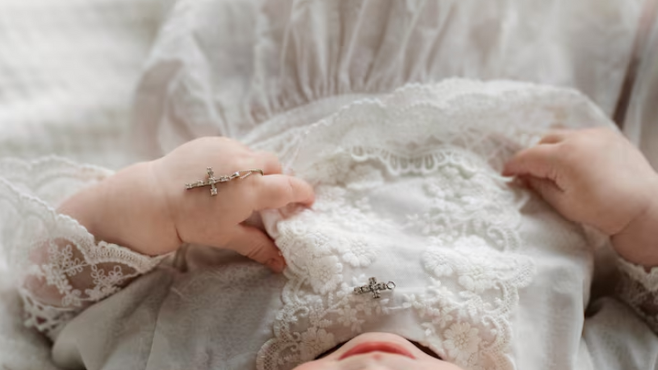 Священник может не совершать крещение младенца,...