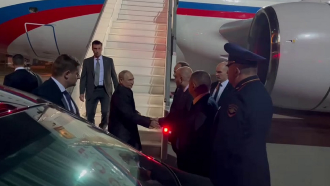 Кремль опубликовал кадры прибытия Путина в Самару 