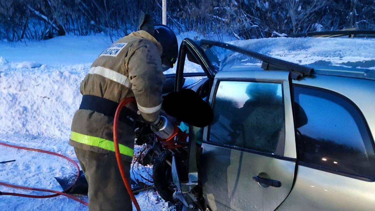 Под Самарой произошло лобовое столкновение LADA...