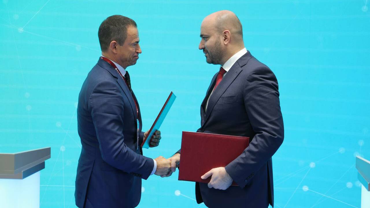 Вячеслав Федорищев на ПМЭФ-2025: Самарская область привлекает 1,2 млрд рублей инвестиций в создание логистического комплекса холдинга «Русклимат» Самарская область привлекает 1,2 млрд рублей ин...