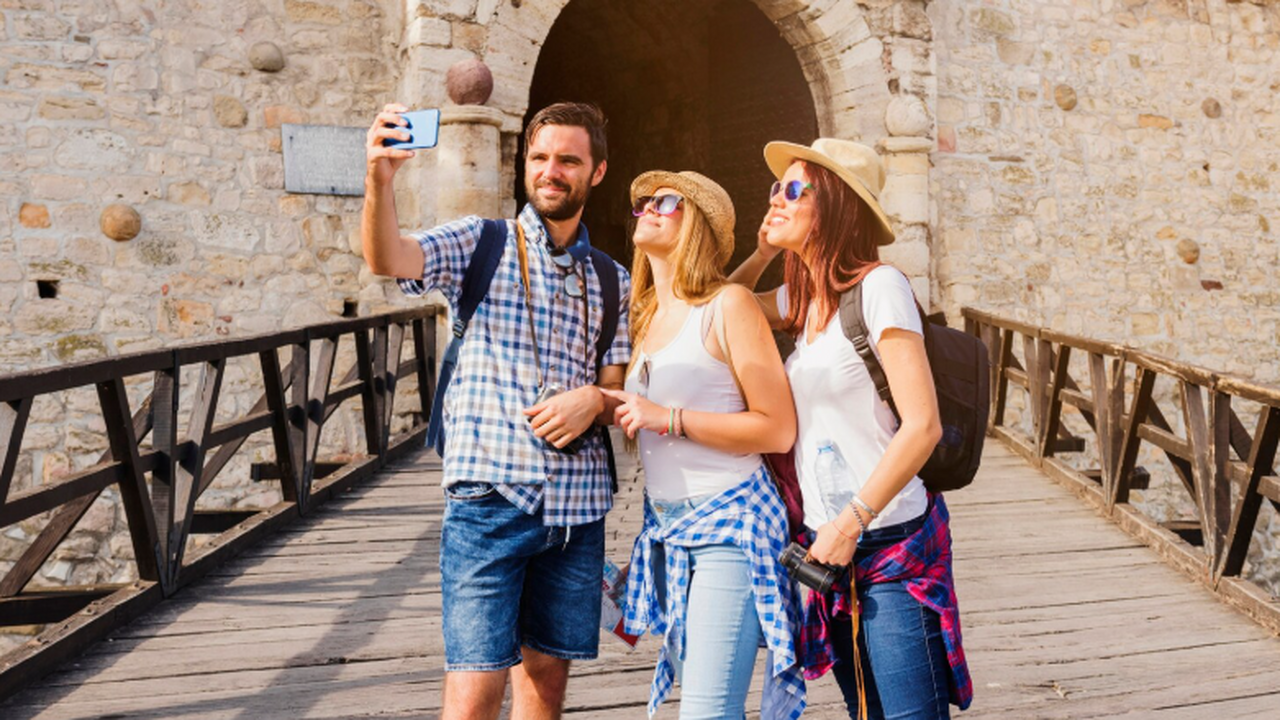 Русские туристы выделяются вниманием к продукта...