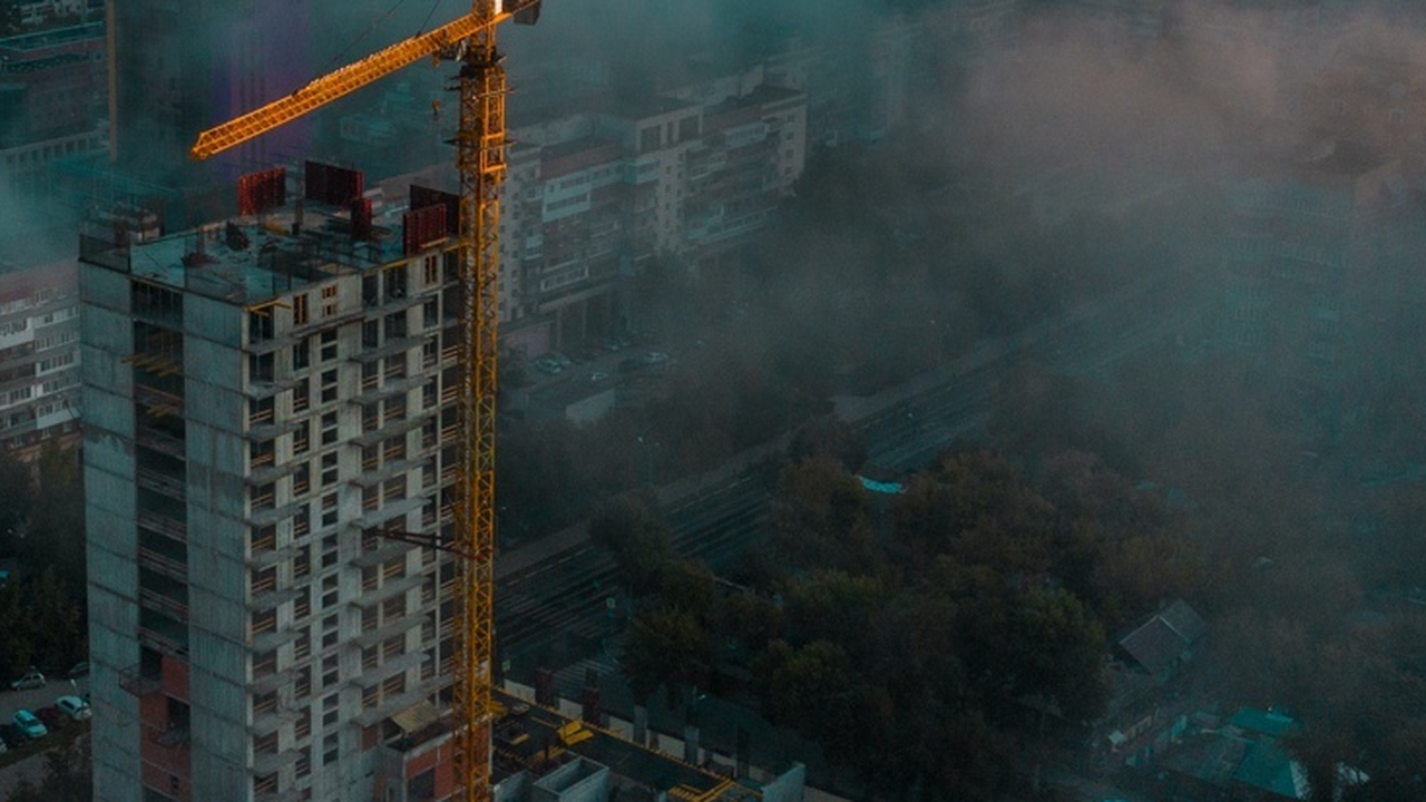 Все стоит с начала века. В Самаре начали решать вопрос долгостроя у набережной Суд обязал завершить строительство проблемной д...
