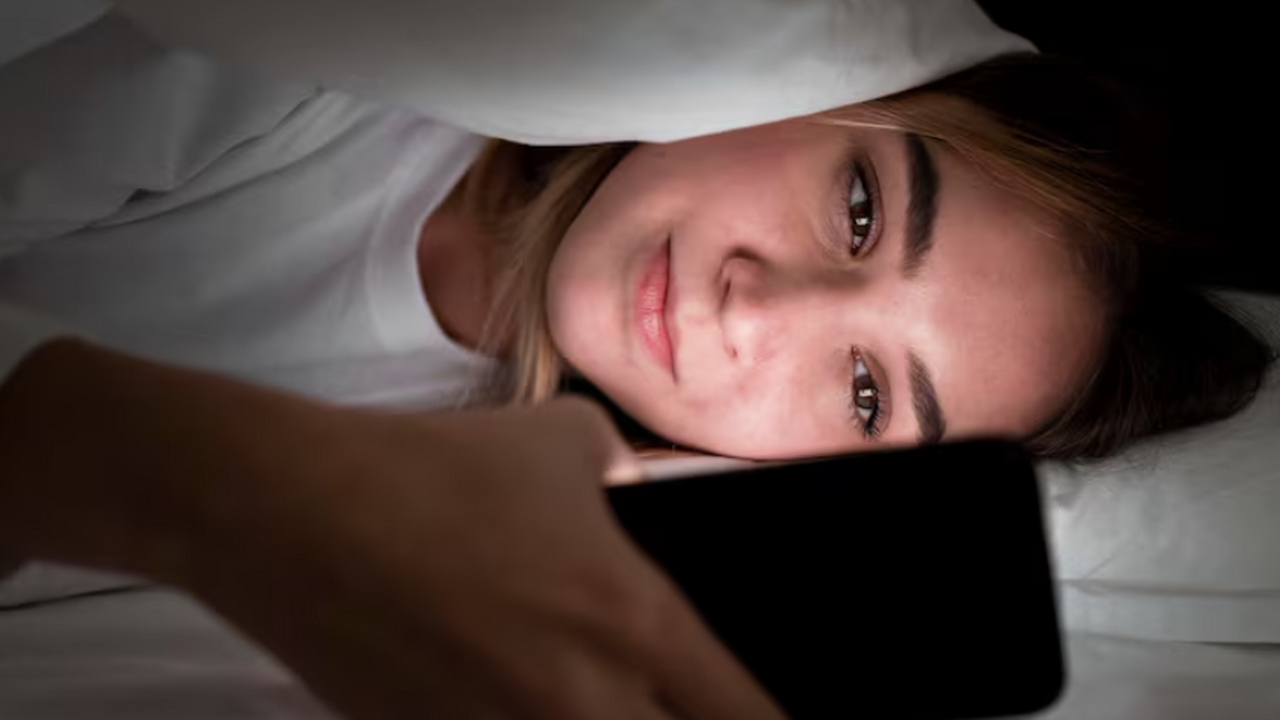 Многие замечали: после ночи без сна даже просты...