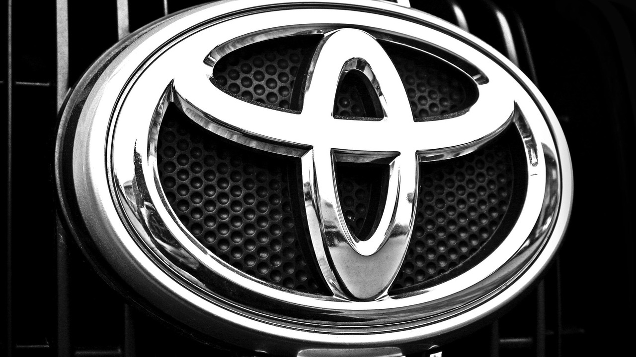 Toyota после ухода с российского рынка продолжа...