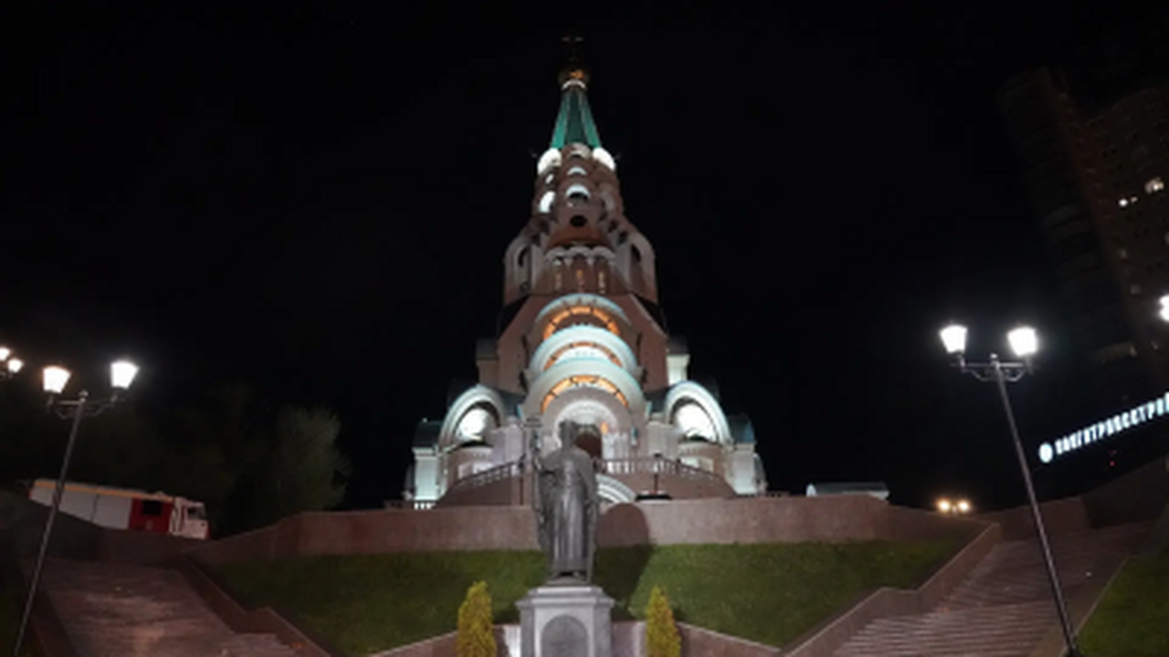 В программе — полунощницы, крестные ходы, заутр...