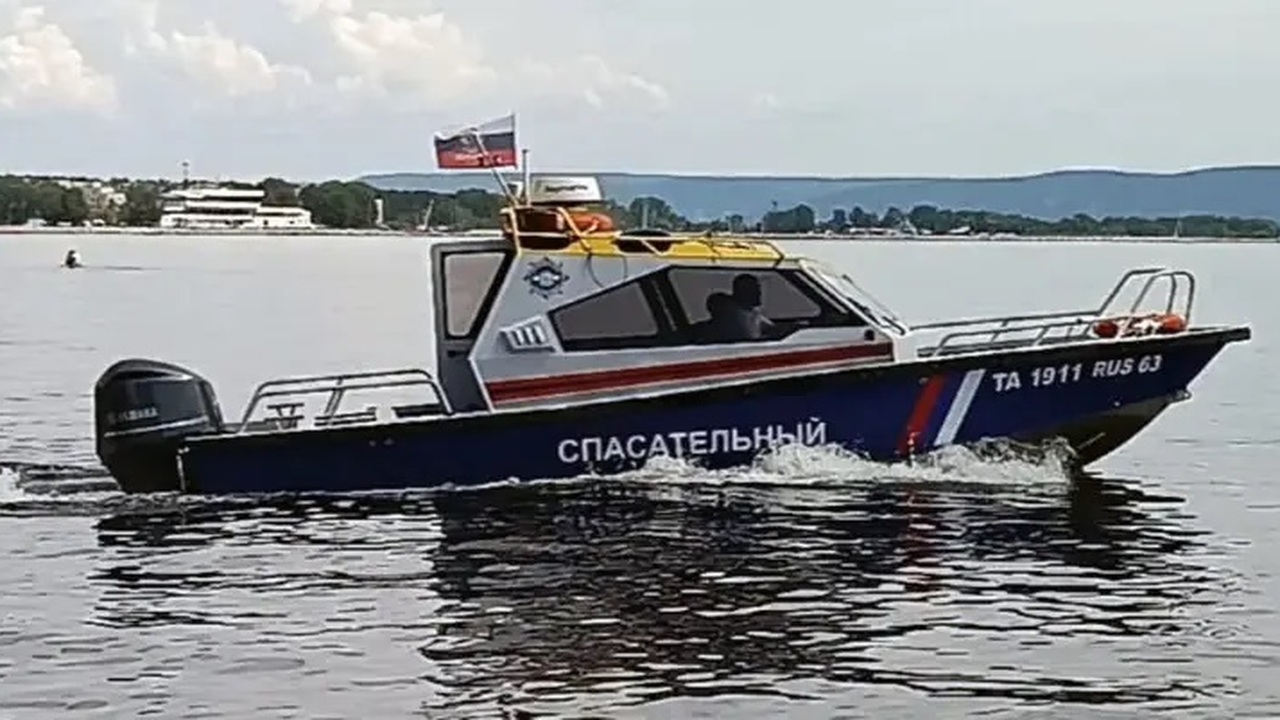 Спасатели Тольятти вывезли с Волги двух девочек, катавшихся на сапборде Из-за внезапных порывов ветра и волн сапборд ст...