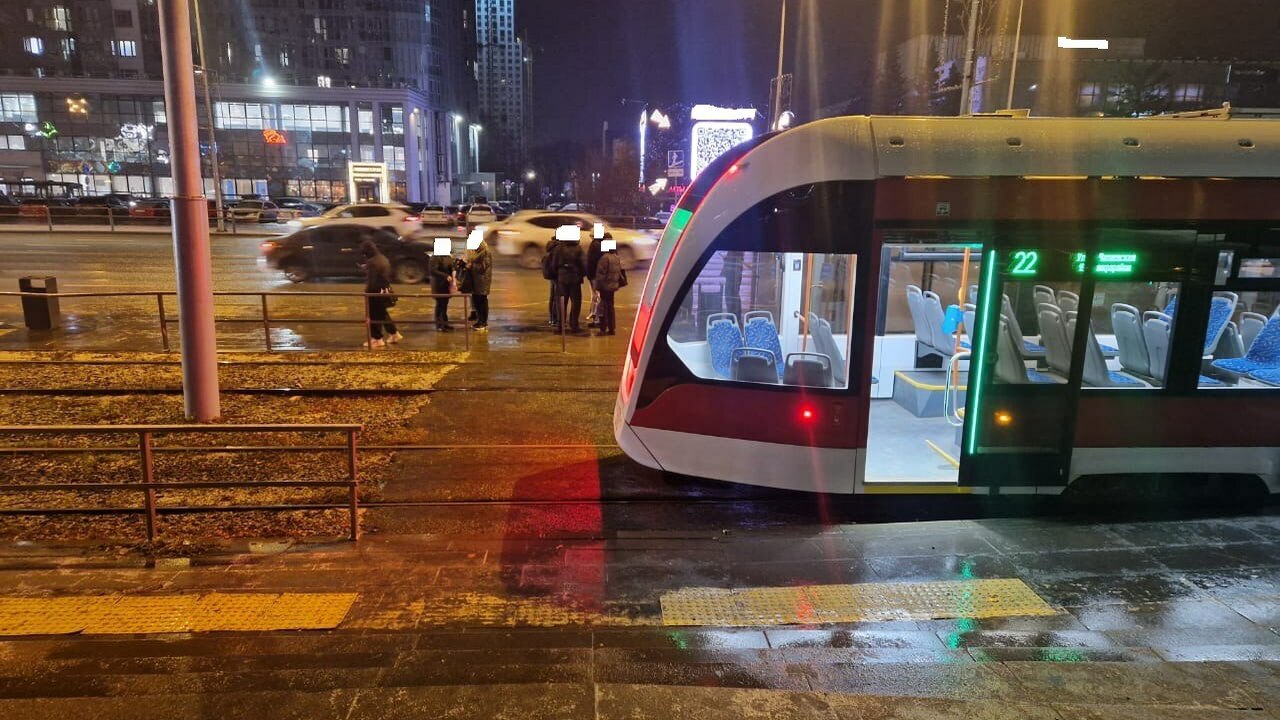 17 ноября пешеход погиб под трамваем на остановке в Самаре Происшествие произошло на улице Ново-Садовой