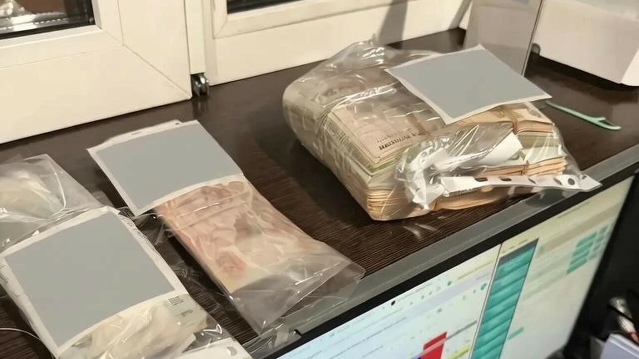 В Самаре прокуратура и полиция пресекли работу нелегальных игровых клубов Они находились на улице Елизарова, 38, и проспе...
