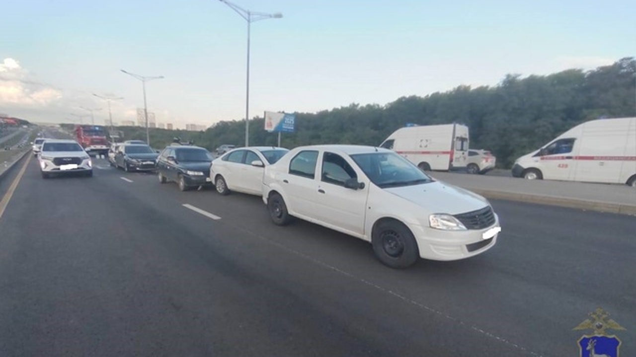 В аварии столкнулись сразу пять автомобилей