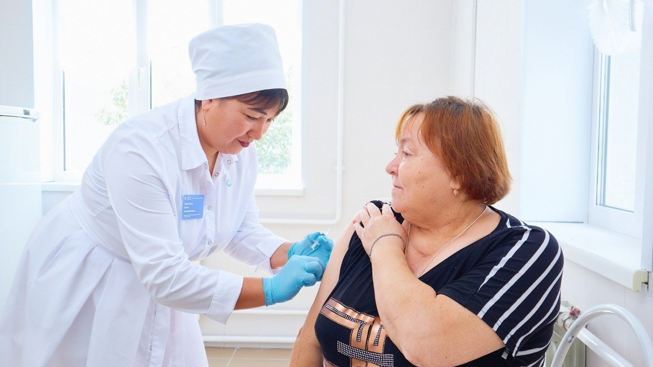 Иммунизацию против гриппа получили свыше 1,2 ми...