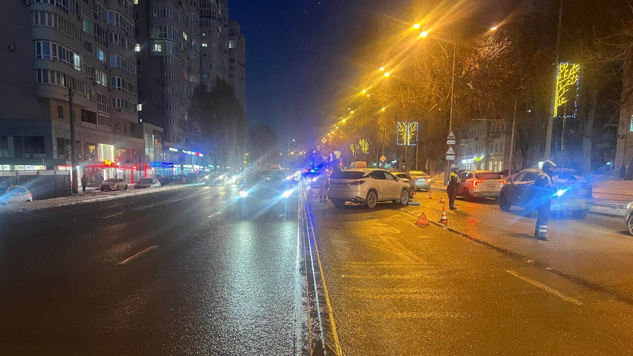 32-летний водитель на «Гранте» устроил массовое ДТП на Ново-Садовой В Самаре на улице Ново-Садовой произошло массов...