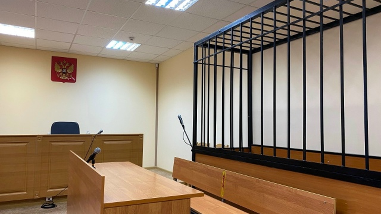 Они удерживали троих незнакомых подростков и на...