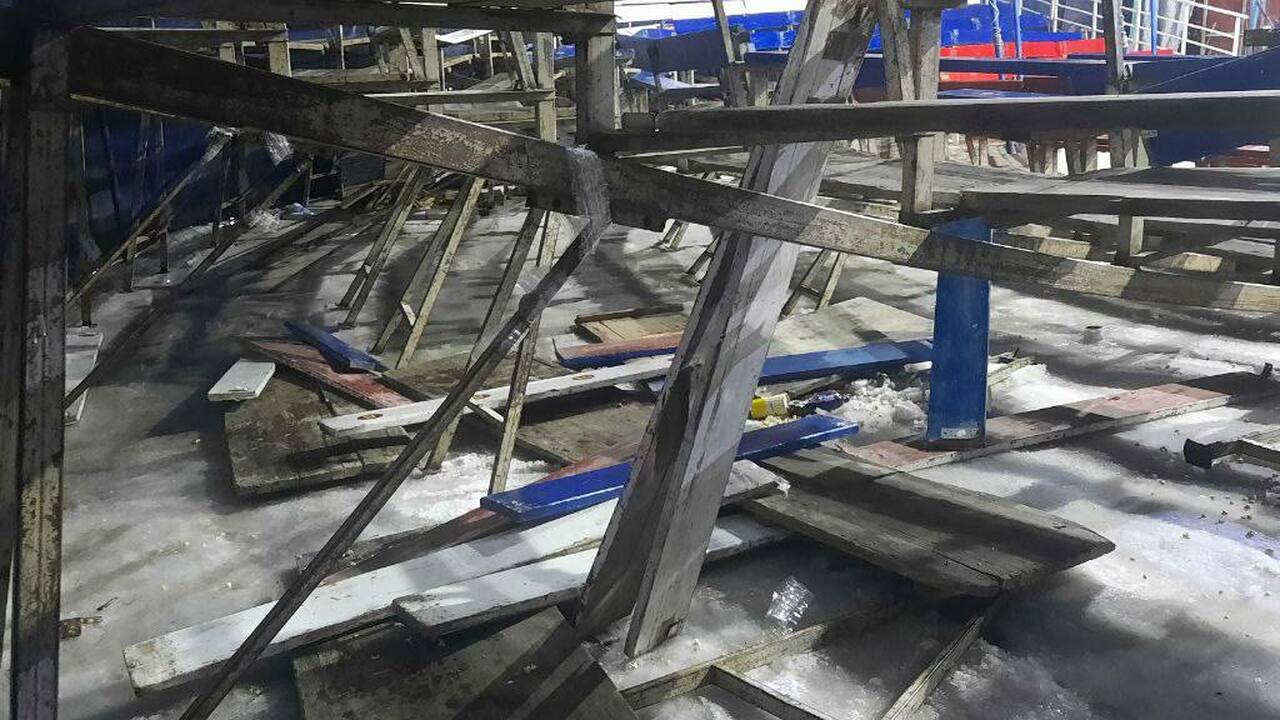 При обрушении трибун пострадали девять человек