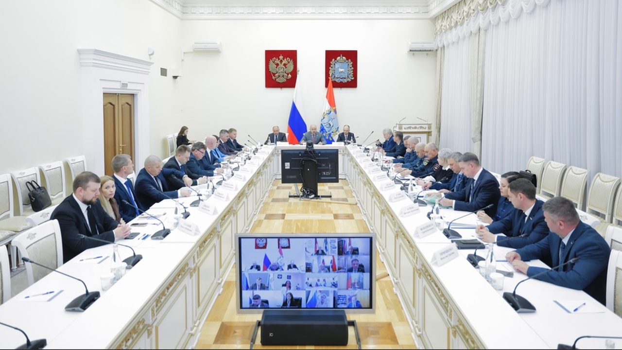 На оперативном совещании при губернаторе обсудили развитие партнерства Совета ректоров вузов Самарской области и регионального Правительства Глава региона подчеркнул, что образование напря...