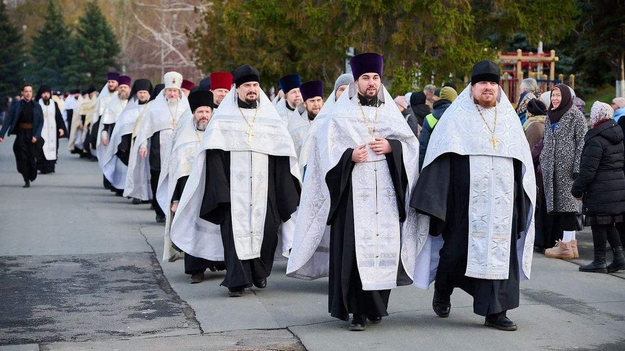 Также вечером на набережной возле храма выступи...