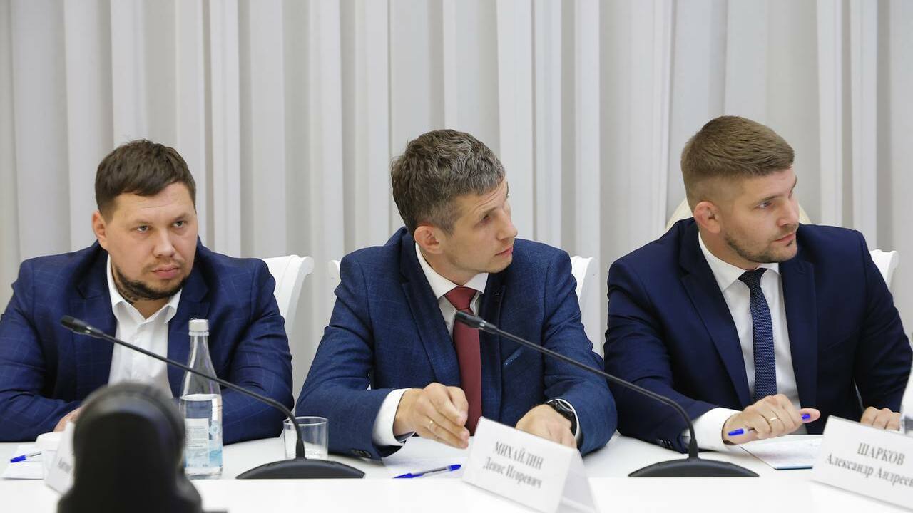 Вячеслав Федорищев встретился с выпускниками первого потока региональной программы «Школа героев» Во вторник, 27 мая, губернатор Самарской област...