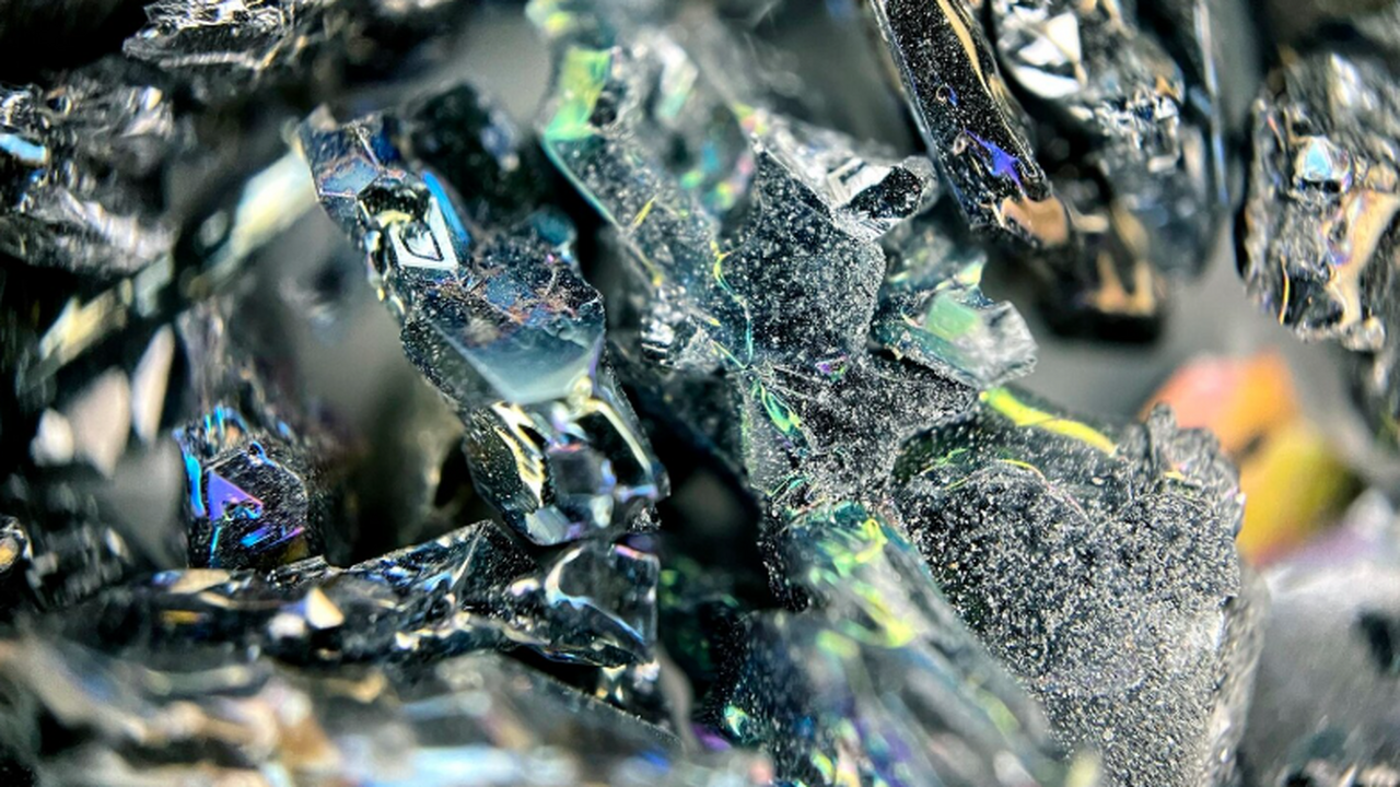 Уральские корунды Ильменогорского массива содер...