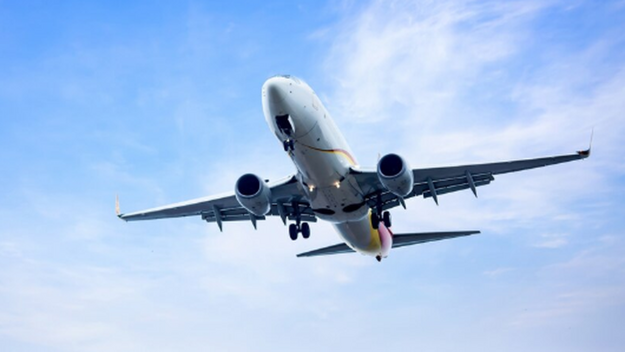 Самолет Tianjin Airlines оказался в запретной з...