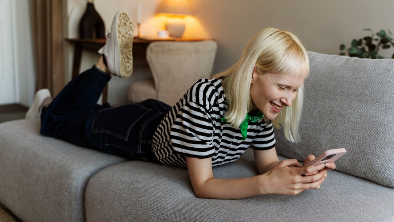 Соцсети грозят идентичности подростков: как лайки и алгоритмы лепят «я» Психологи установили, что социальные сети превр...