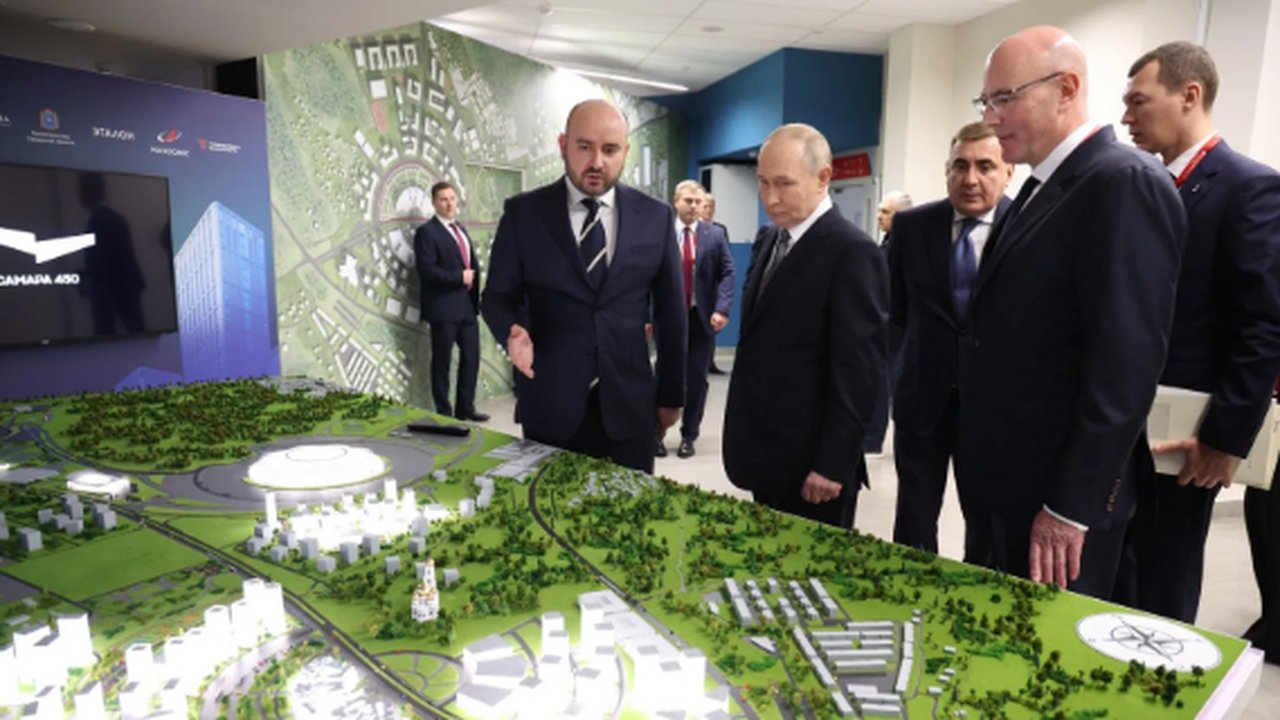 Федорищев - Путину: в Самаре создадут научно-производственный парк БАС Губернатор презентовал Президенту проект района...