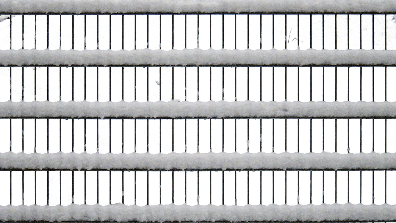 Прямого запрета на такие конструкции нет, однак...