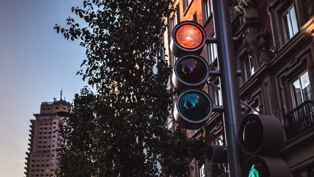 Штраф за фары днём: глава ГАИ объяснил, почему ...