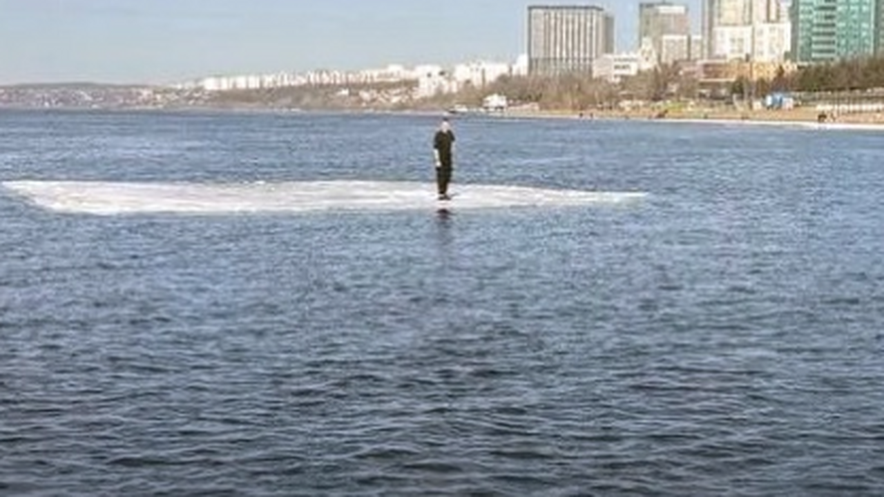 Для спасения на воду вышел аэроглиссер «Север»