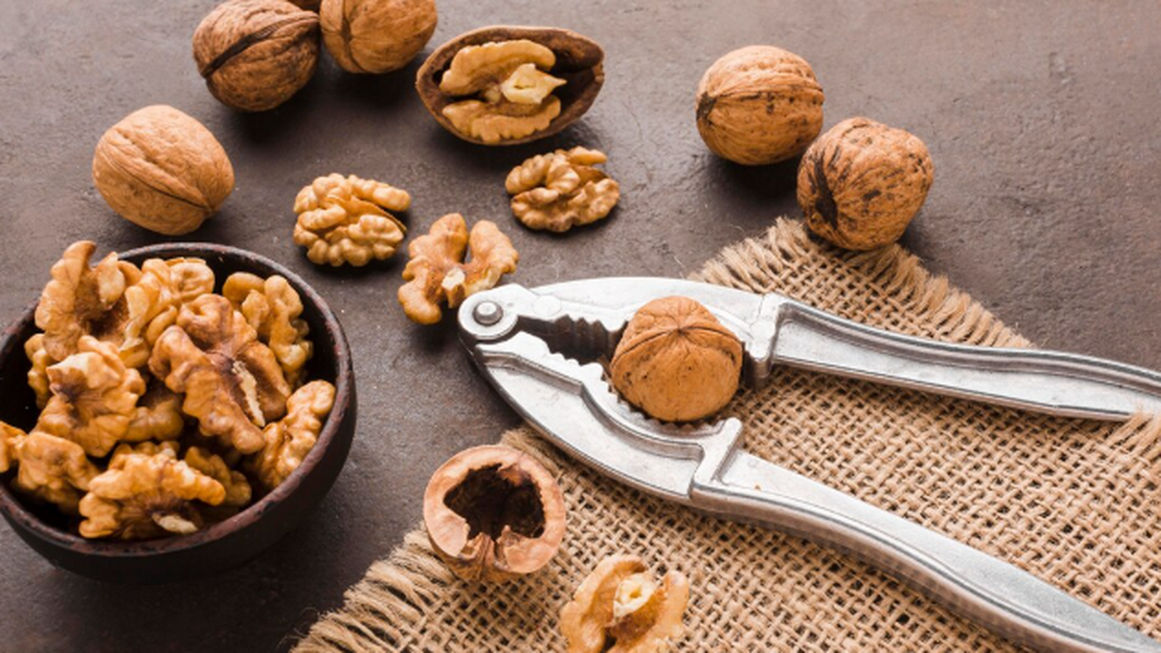 Сделала орехокол из бутылки всего за 5 минут — и теперь не покупаю альтернативы: незаменимый лайфхак Сломался орехокол перед тортом? Не беда. Я собр...