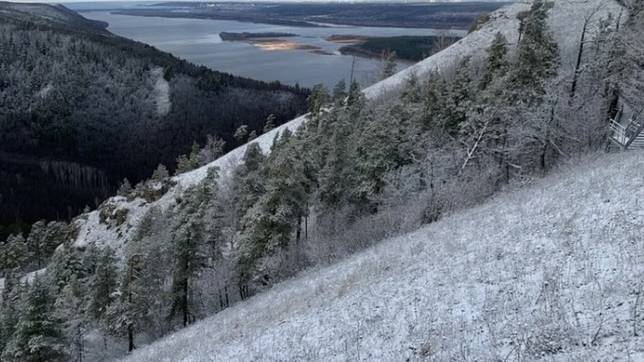 Первый снег укрыл Жигулевский заповедник В Жигулёвском заповеднике выпал первый снег. Фо...