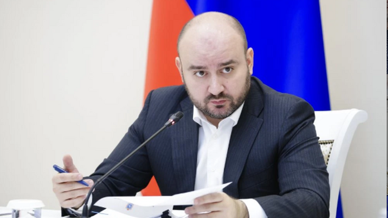 Губернатор Федорищев связал День Конституции с подвигом бойцов СВО Глава области поздравил жителей региона с празд...