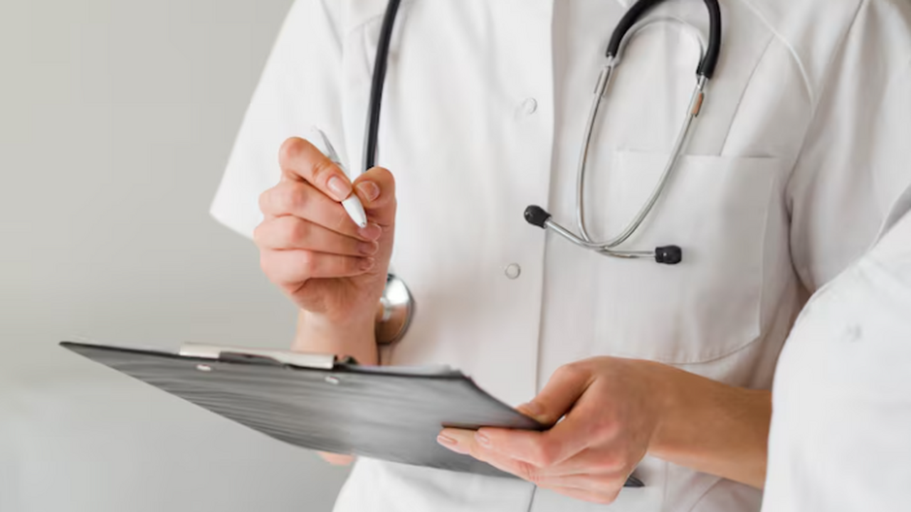 Спустя 3 месяца после «ангины» у подростка нашли лимфому IV стадии Мать 13‑летнего Тайлера Хемминга обратилась к в...