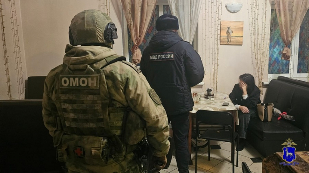 Кроме того, были задержаны посетители заведения...