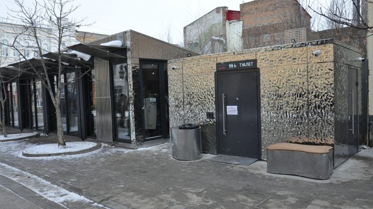 Несмотря на способ доступа, туалеты остаются бе...