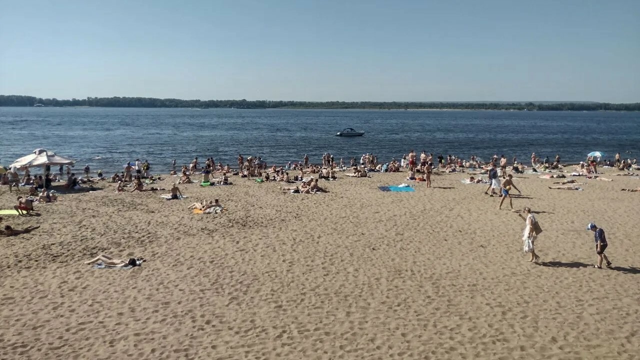 В Самарской области Роспотребнадзор проверил качество воды на пляжах Среди них - «Волжский замок» и «Итальянский пля...