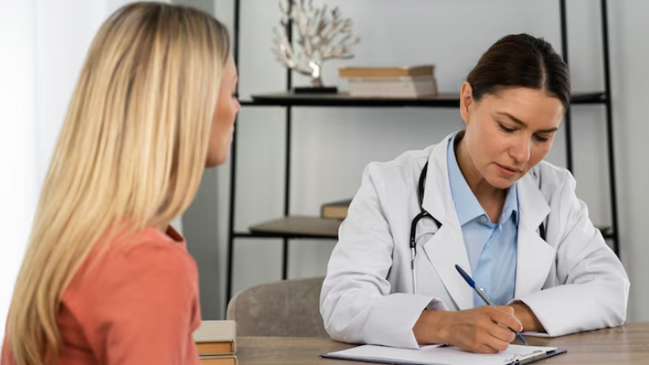 В поликлиниках медсестрам планируют передать часть функций врачей Минздрав обсуждает передачу части врачебных обя...