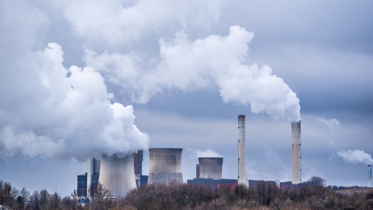 Дымовые газы предложили перерабатывать в экотопливо Ученые запатентовали технологию переработки дым...