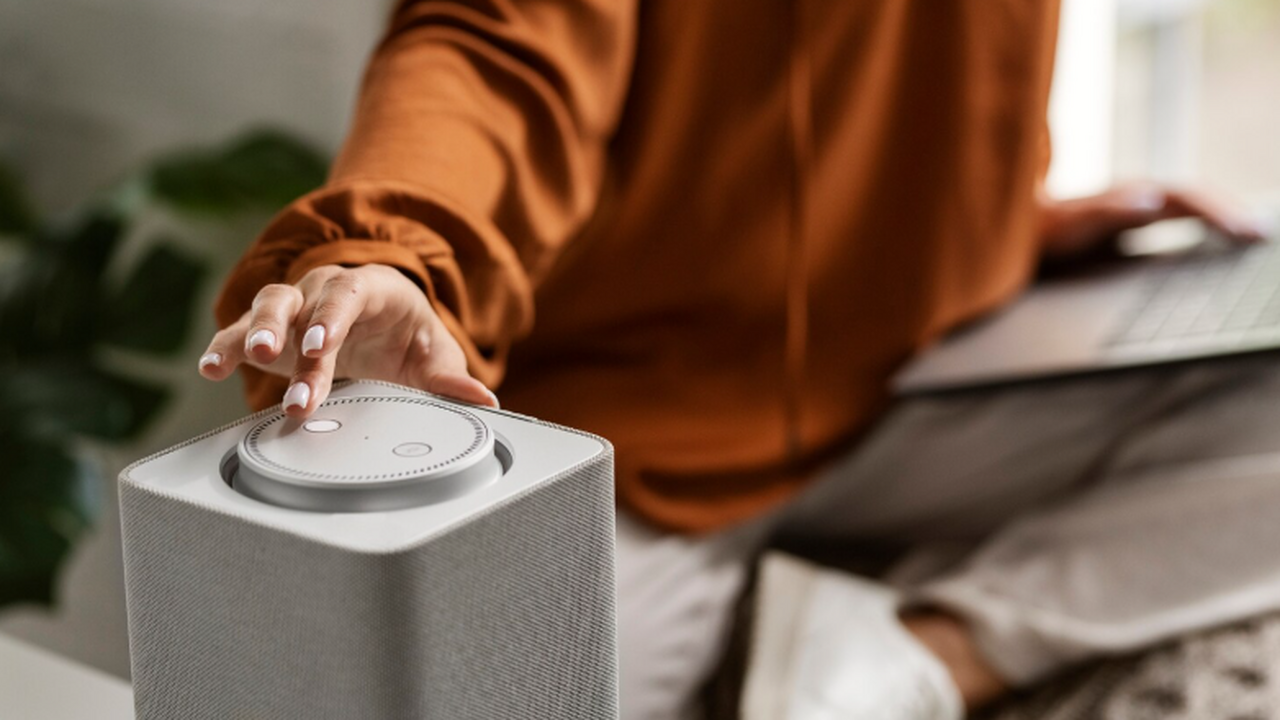 Сохранить приватность рядом с умной колонкой по...